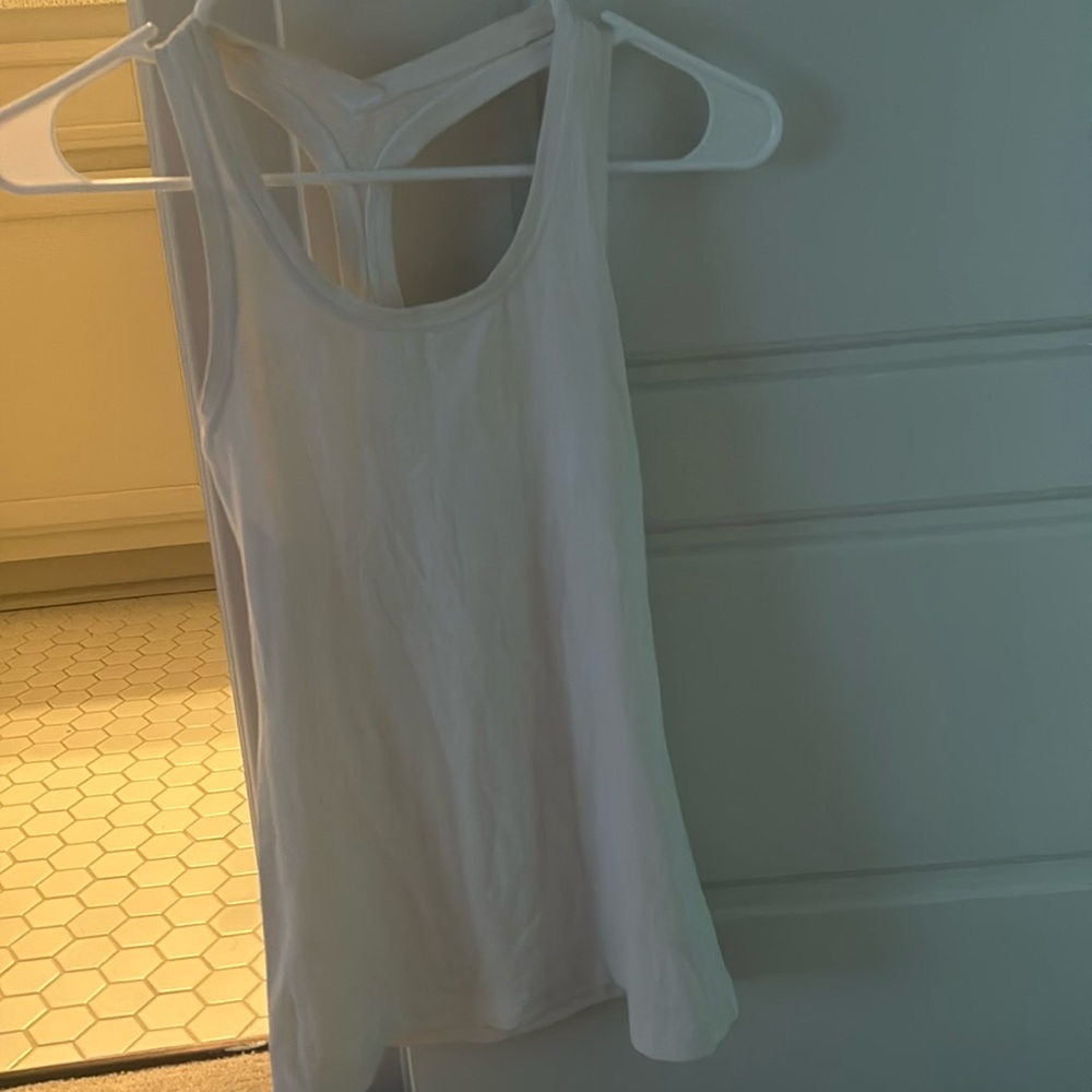 Lululemon RARE cool Racerback tank top *Nulu size 2 white